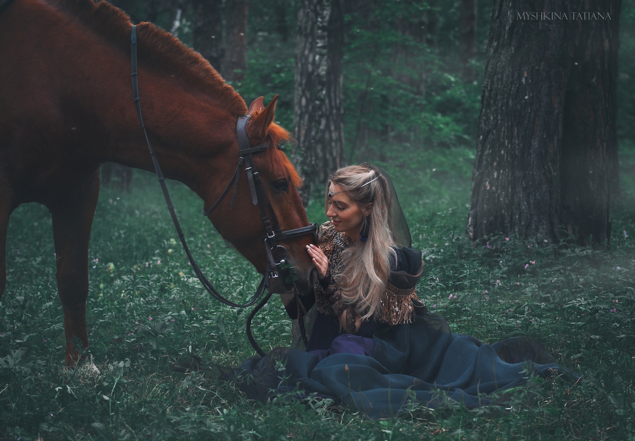 Фото В лесу девушка с конем, фотограф Татьяна Мышкина