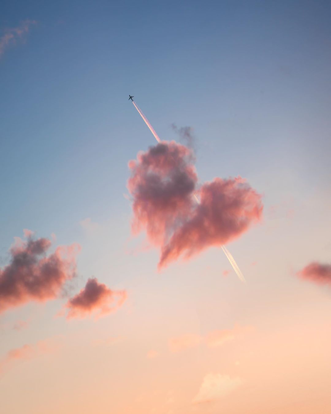 Фото Самолет пронзает облачное сердце, by Lan Nguyen
