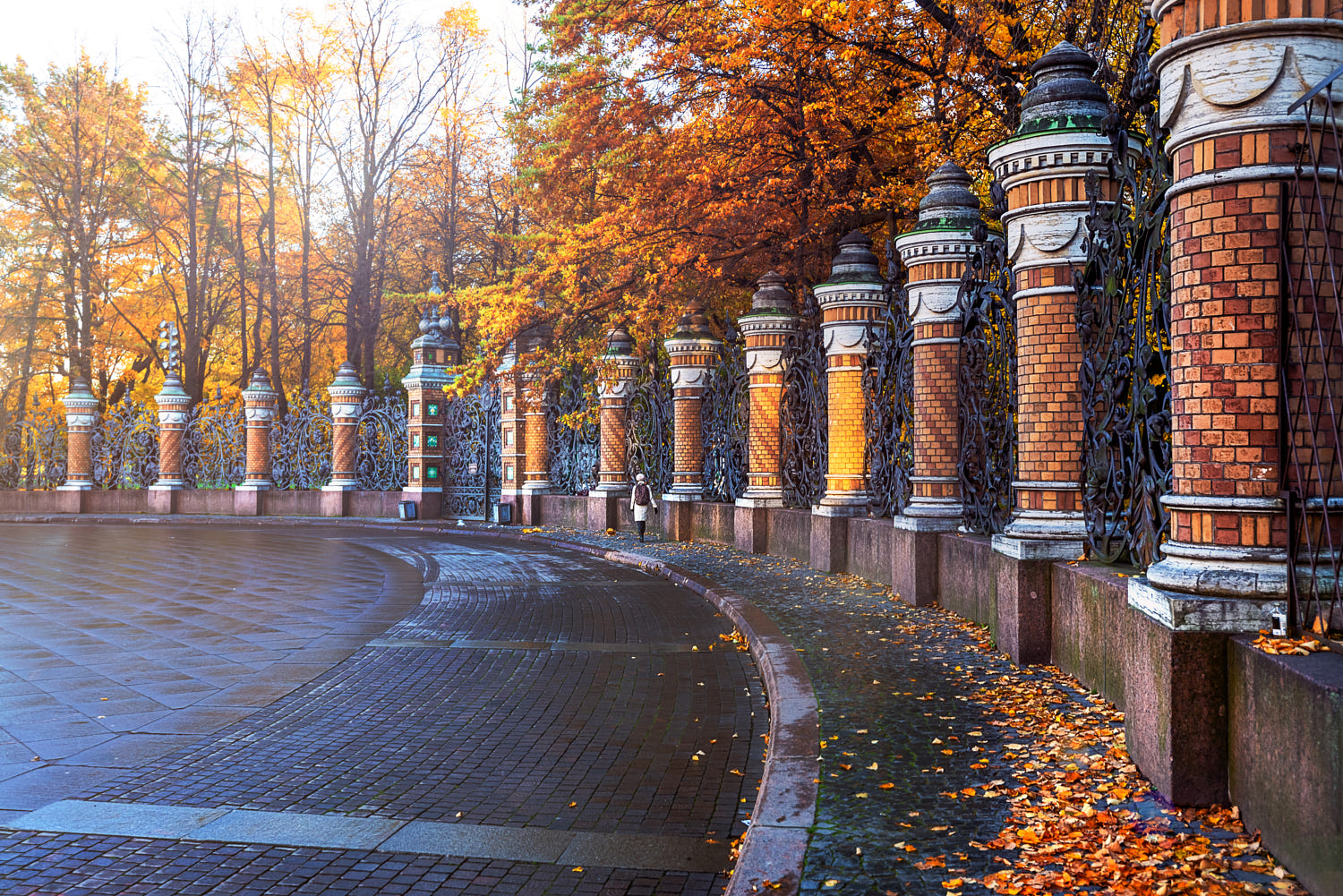 Фото Решетка Михайловского сада осенью в Петербурге, фотограф Ed Gordeev