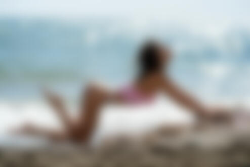 Фото Модель стоит на коленках на берегу моря, фотограф Mauro Saranga
