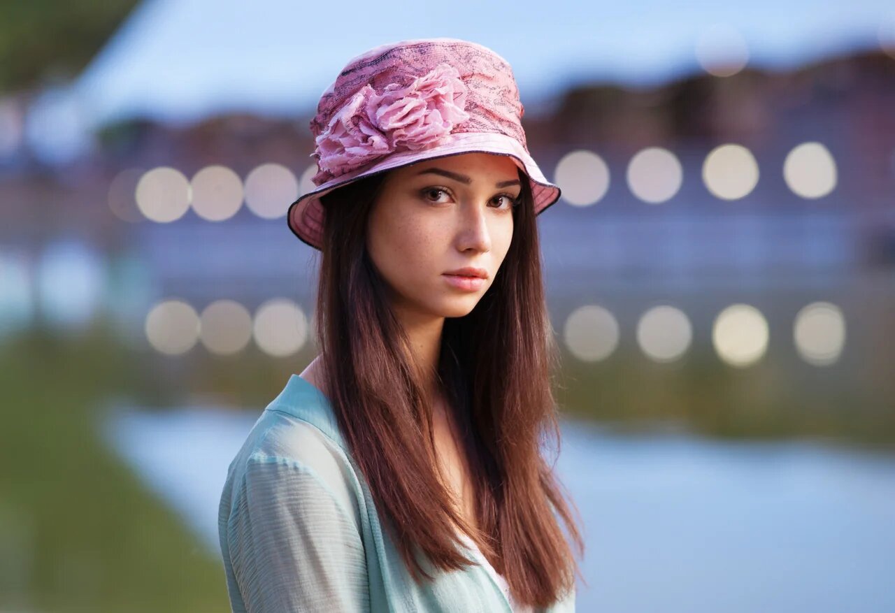 Фото Модель Мария Волох в розовой шляпке, фотограф Maxim Maximov