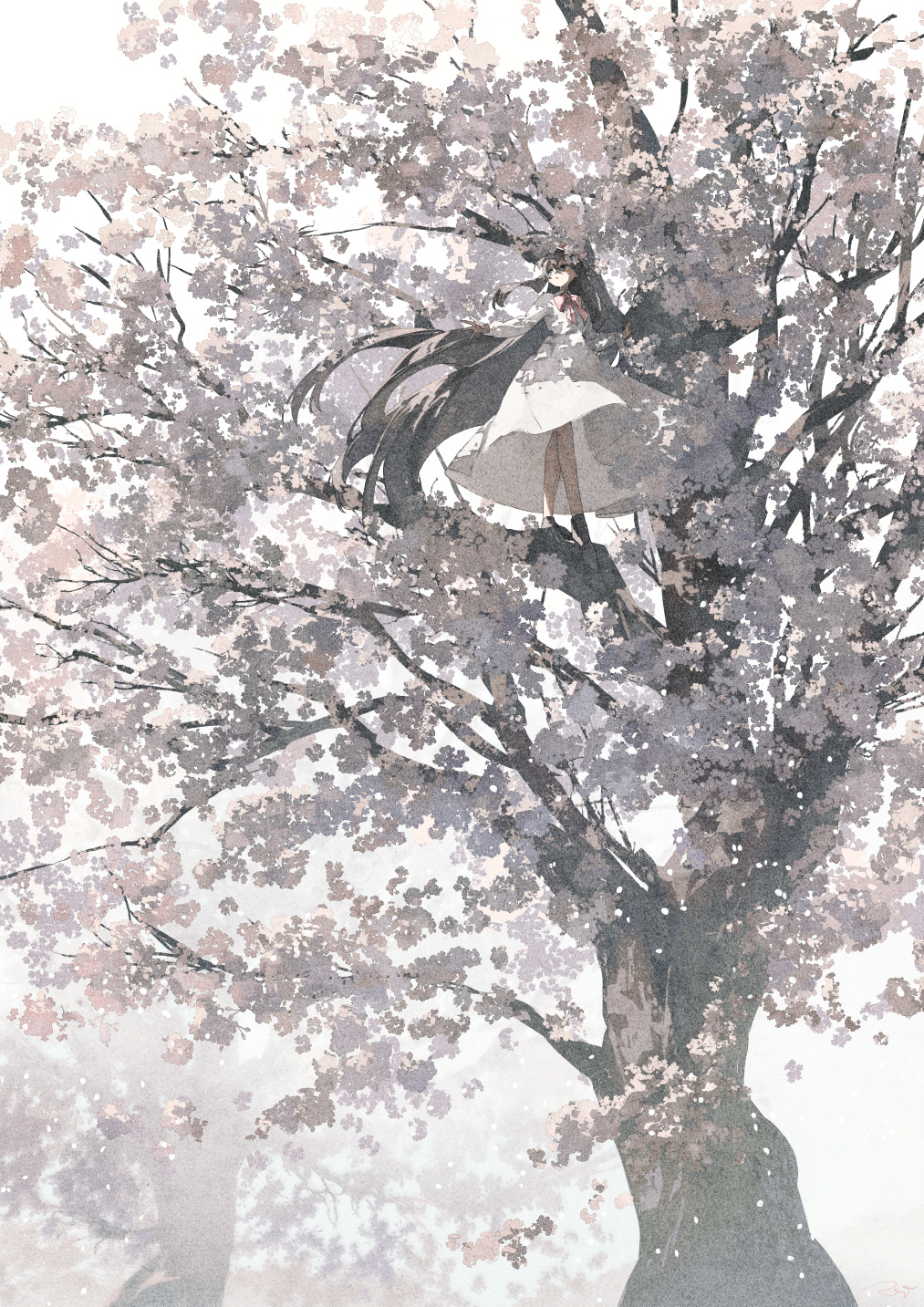 Фото Девушка на ветке цветущего дерева