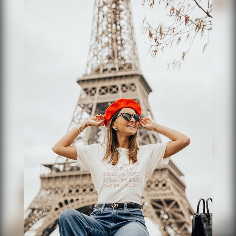 Фото Девушка в красном берете на фоне Эйфелевой башни, Париж / Eiffel Tower, Paris