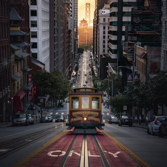 Фото Трамвай на улице Сан-франциско / san-francisco на фоне перспективы на мост, california