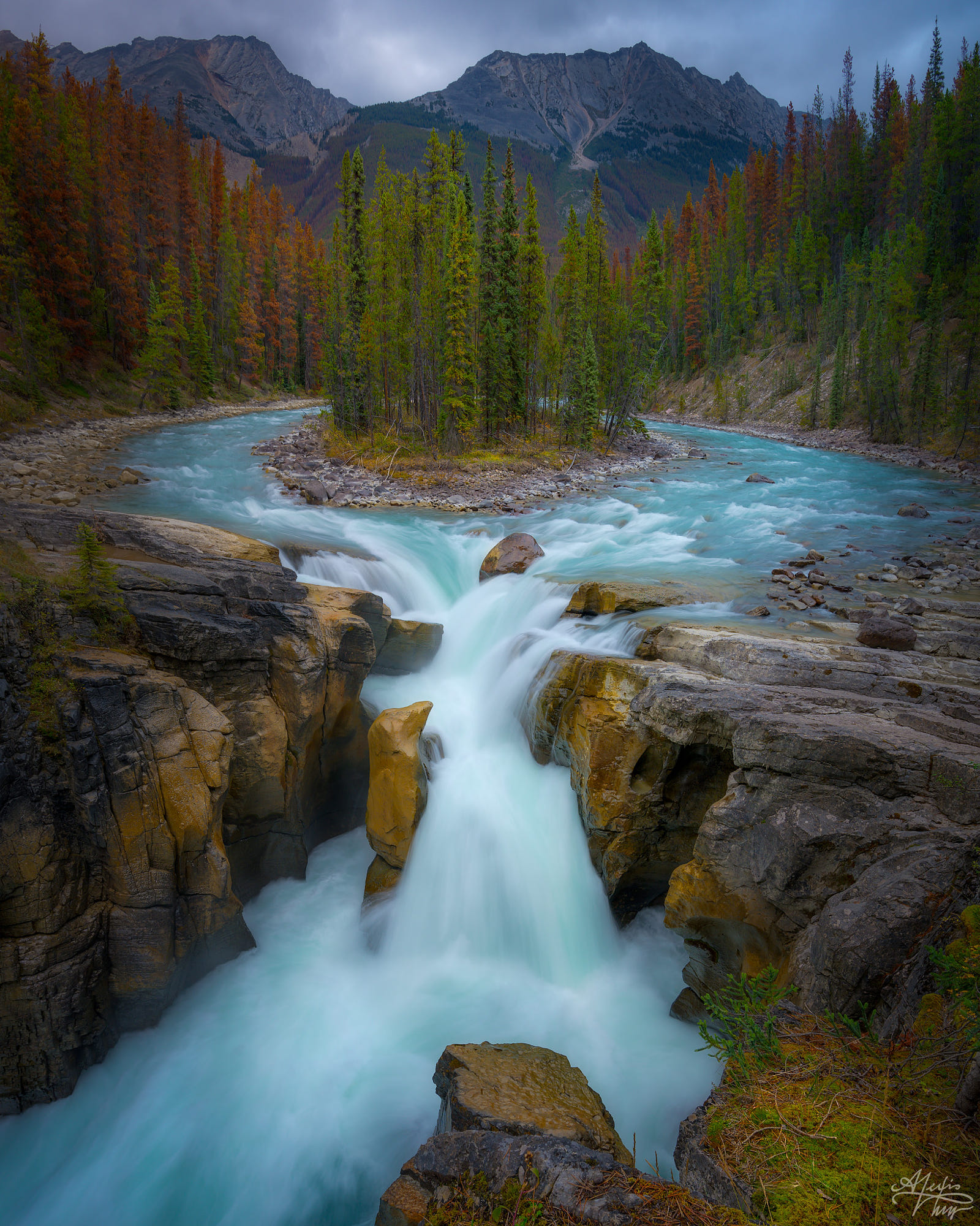 Фото River vs Island / река с водопадом в Исландии