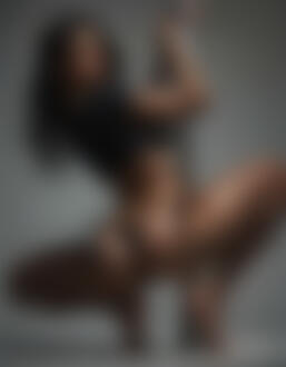 Terini porlayotgan sportchilarning erotik fotosuratlari Terini porlayotgan sportchilarning erotik fotosuratlari