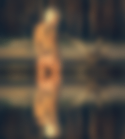 Анимация Обнаженная девушка с тату на спине, стоящая в воде. Исходное фото Martin Plum, гифка Обнаженная девушка с тату на спине, стоящая в воде. Исходное фото Martin Plum