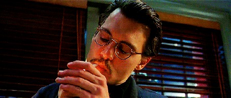 Анимация Джонни Депп / Johnny Depp прикуривает сигарету в фильме Девятые врата / The Ninth Gate, 1999 год