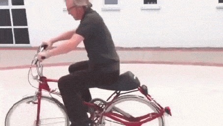 Анимация Мужчина едет на необычном велосипеде