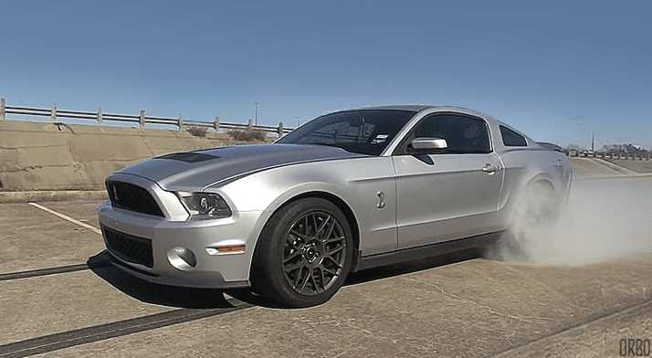 Анимация Газующий автомобиль Shelby GT500 cobra, гифка Газующий автомобиль Shelby GT500 cobra