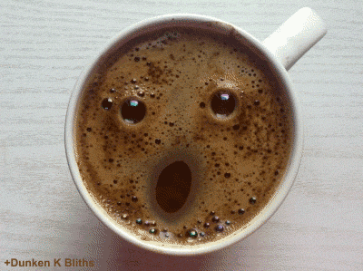 Анимация Пенка в чашечке кофе зевает и подмигивает, гифка Пенка в чашечке кофе зевает и подмигивает