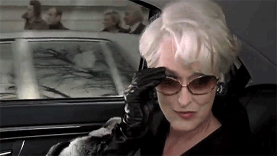 Анимация Актриса Мерил Стрип в автомобиле, гифка Актриса Мерил Стрип в автомобиле