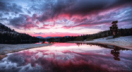 Анимация Облачное небо и его отражение в воде
