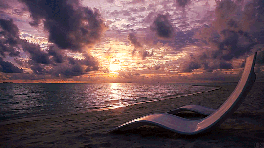 Анимация Лежак на берегу моря, гифка Лежак на берегу моря