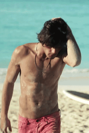Анимация Марлон Тейшейра / Marlon Teixeira/- бразильская модель итальянского, японского и индейского происхождения выходит на берег с воды, приглаживая рукой волосы на голове, гифка Марлон Тейшейра / Marlon Teixeira/- бразильская модель итальянского, японского и индейского происхождения выходит на берег с воды, приглаживая рукой волосы на голове