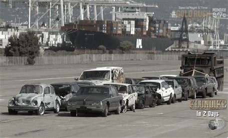 Анимация Армированный грузовик расталкивает колонну автомашин