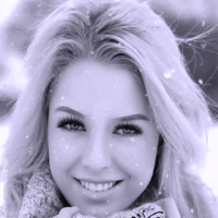 Анимация Девушка стоит под падающим снегом, гифка Девушка стоит под падающим снегом