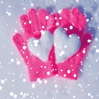 Анимация Перчатки с сердечками под снегом, гифка Перчатки с сердечками под снегом