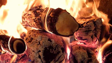 Анимация Горящие сложенные дрова