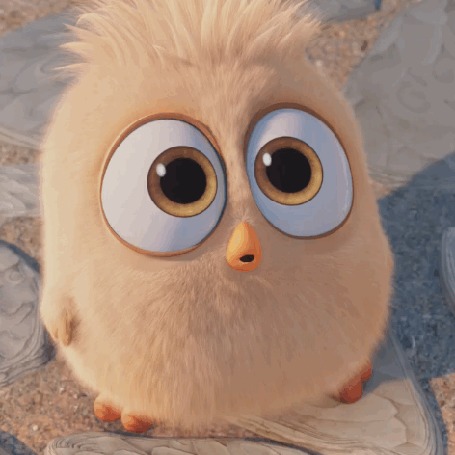 Анимация Пушистый птенец из рождественского ролика Angry Birds показывает язык