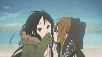 Анимация Мио Акияма / Mio Akiyama и Юи Хирасава / Yui Hirasawa из аниме K - on!, гифка Мио Акияма / Mio Akiyama и Юи Хирасава / Yui Hirasawa из аниме K - on!