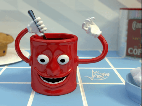 Анимация Красная кружка кидает сахар внутрь себя и ложкой размешивает кофе, гифка Красная кружка кидает сахар внутрь себя и ложкой размешивает кофе