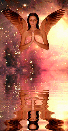 Анимация Девушка ангел с крыльями в отражение воды, гифка Девушка ангел с крыльями в отражение воды