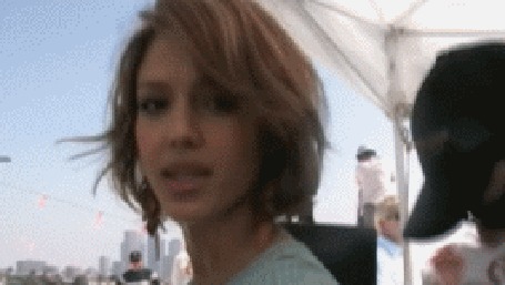Анимация Актриса кино Джессика Альба / Jessica Alba кричит в камеру