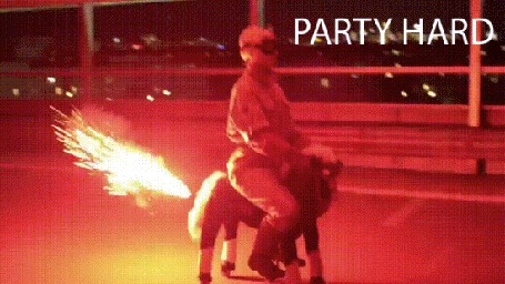 Анимация Мужчина едет на игрушечной лошади (Party Hard)