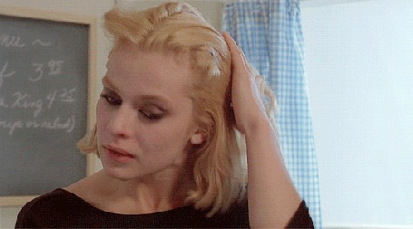 Анимация Настасья Кински / Nastassja Kinski, немецкая актриса, поправляет волосы