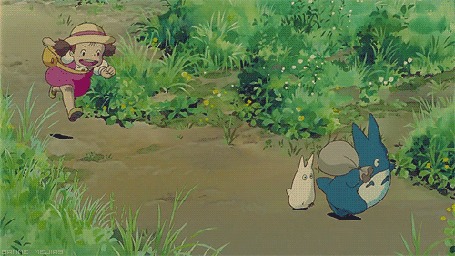 Анимация Мэй Кусакабэ / Mei Kusakabe бежит за Тю Тоторо и Тиби Тоторо, пытаясь их догнать, мультфильм Мой сосед Тоторо / My neighbor totoro