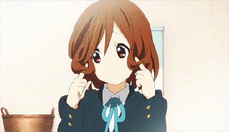Анимация Подмигивающая Юи Хирасава / Yui Hirasawa из аниме Кэйон! / K-On!