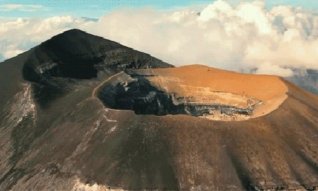 Анимация Вид на вулканический кратер, национальный парк Серенгети / Serengeti