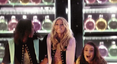 Анимация Девушки веселятся, хлопают в ладоши