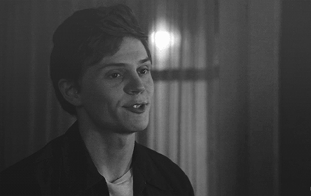 Анимация Американский актер Эван Питерс / Evan Peters/, гифка Американский актер Эван Питерс / Evan Peters/