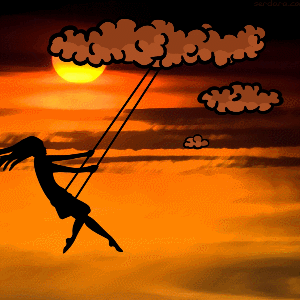 Анимация Силуэт девушки, раскачивающейся в облаках на волшебных качелях в лучах яркого солнечного заката, гифка
