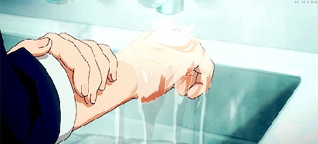 Анимация Рука парня под струями воды