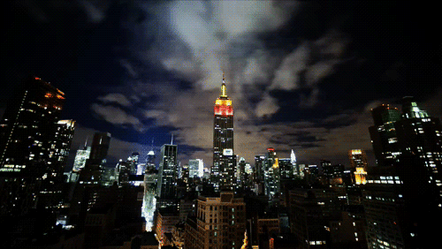 Анимация Неспокойное небо над ночным городом, Empire State Building, New York City / Нью-Йорк,, гифка Неспокойное небо над ночным городом, Empire State Building, New York City / Нью-Йорк,