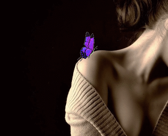 Анимация Девушка с разноцветной бабочкой на плече, гифка Девушка с разноцветной бабочкой на плече