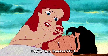 Анимация Влюбленная Ariel / Ариель нежно гладит спящего принца Эрика и шепчет (Hes so beautiful / Он так прекрасен)