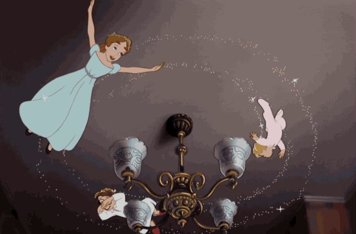 Анимация Дети летают у потолка вокруг люстры, кадры из мультфильма Peter Pan / Питер Пэн, гифка Дети летают у потолка вокруг люстры, кадры из мультфильма Peter Pan / Питер Пэн