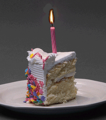 С днем рождения. поздравительные открытки. симпатичные торты со свечами. векторный клипарт.