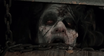 Анимация Зомби в деревянном ящике с цепями, фильм The Evil Dead / Зловещие мертвецы, гифка Зомби в деревянном ящике с цепями, фильм The Evil Dead / Зловещие мертвецы