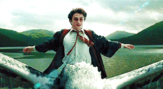 Анимация Счастливый Harry Potter / Гарри Поттер несется над сказочном существе над волнами, фильм Harry Potter and the Prisoner of Azkaban / Гарри Поттер и узник Азкабана, гифка Счастливый Harry Potter / Гарри Поттер несется над сказочном существе над волнами, фильм Harry Potter and the Prisoner of Azkaban / Гарри Поттер и узник Азкабана