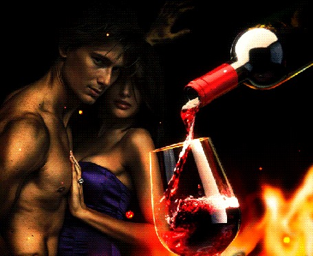 Анимация Пара влюбленных на фоне струи вина, наливающегося в бокал из бутылки и горящего огня