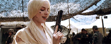 Анимация Девушка с пистолетом в руке, кадры из фильма Suicide Squad Отряд самоубийц