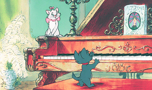 Анимация Берлиоз / Berlioz играет на пианино перед Мари / Mary из мультфильма Коты Аристократы / The Aristocats, гифка Берлиоз / Berlioz играет на пианино перед Мари / Mary из мультфильма Коты Аристократы / The Aristocats