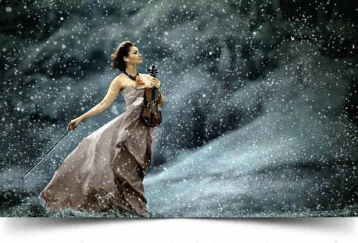 Анимация Девушка со скрипкой в руках под падающим снегом, гифка Девушка со скрипкой в руках под падающим снегом