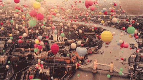 Анимация Яркие воздушные шарики над городом, гифка