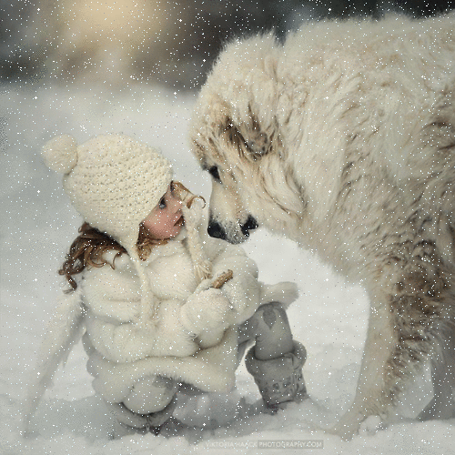 Анимация Девочка со своим псом на снегу, гифка Девочка со своим псом на снегу